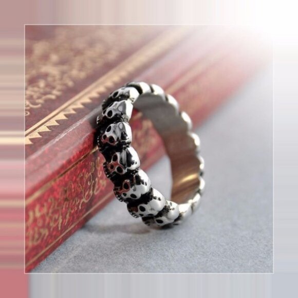Biker Inspired Punk Skull Ring - Jewelry Size 9 - Picture 5 of 5